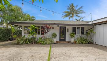 321 Kealahou Place Coconut Grove, Kailua home - photo 2 of 25 321 Kealahou Place Coconut Grove, Kailua home - photo 2 of 25