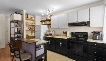 Lakeside Coronet condo # 402, Honolulu, Hawaii - photo 1 of 18