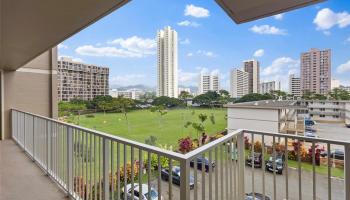 Lakeside Coronet condo # 402, Honolulu, Hawaii - photo 1 of 15