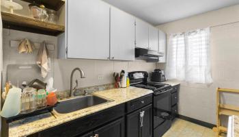 Lakeside Coronet condo # 402, Honolulu, Hawaii - photo 3 of 22