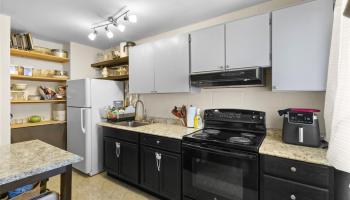 Lakeside Coronet condo # 402, Honolulu, Hawaii - photo 4 of 22