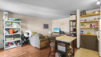 Lakeside Coronet condo # 402, Honolulu, Hawaii - photo 5 of 22