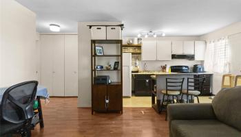 Lakeside Coronet condo # 402, Honolulu, Hawaii - photo 5 of 16