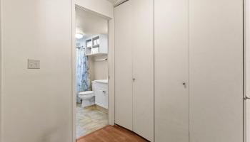 Lakeside Coronet condo # 402, Honolulu, Hawaii - photo 6 of 16