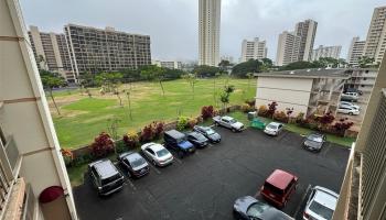 Lakeside Coronet condo # 403, Honolulu, Hawaii - photo 4 of 11