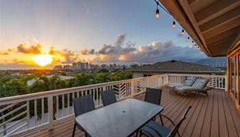3515 Upper Street Kapahulu, Diamond Head home - photo 2 of 25 3515 Upper Street Kapahulu, Diamond Head home - photo 2 of 25