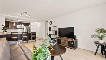 Villa On Eaton Square condo # 1705, Honolulu, Hawaii - photo 4 of 16