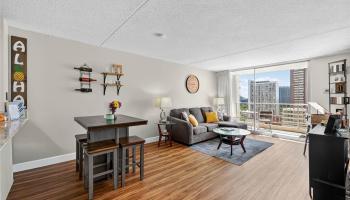 Villa On Eaton Square condo # 1711, Honolulu, Hawaii - photo 3 of 25