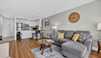 Villa On Eaton Square condo # 1711, Honolulu, Hawaii - photo 4 of 25