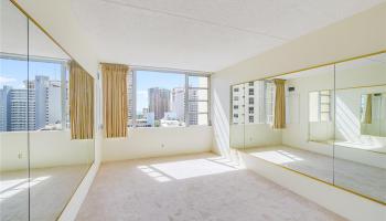 Villa On Eaton Square condo # 1815, Honolulu, Hawaii - photo 5 of 9