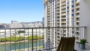 Villa On Eaton Square condo # 2014, Honolulu, Hawaii - photo 4 of 25