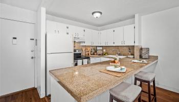 Villa on Eaton Square condo # 2015, Honolulu, Hawaii - photo 3 of 25 Villa on Eaton Square condo # 2015, Honolulu, Hawaii - photo 3 of 25