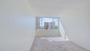 Villa On Eaton Square condo # 2411, Honolulu, Hawaii - photo 5 of 9