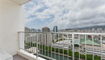 Villa On Eaton Square condo # 3212, Honolulu, Hawaii - photo 6 of 11