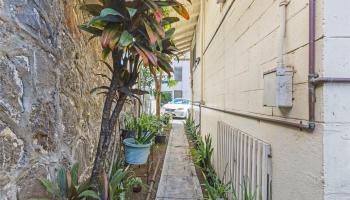 404 Magellan Ave Honolulu - Multi-family - photo 5 of 23