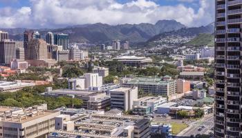 One Waterfront Tower condo # Makai 2504, Honolulu, Hawaii - photo 3 of 18