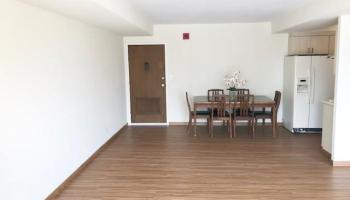 Sunset Towers condo # 1001, Honolulu, Hawaii - photo 4 of 11