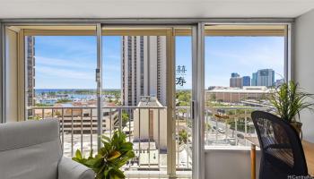 Sunset Towers condo # 1005, Honolulu, Hawaii - photo 4 of 22