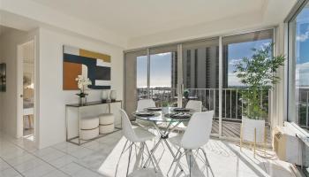 Sunset Towers condo # 1007, Honolulu, Hawaii - photo 4 of 20