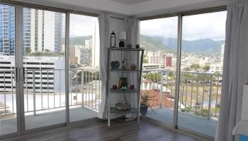 Sunset Towers condo # 1101, Honolulu, Hawaii - photo 3 of 23