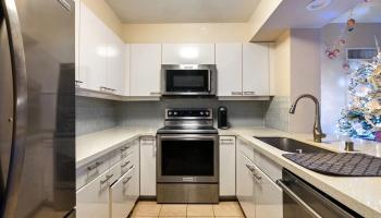 One Waterfront Tower condo # 503, Honolulu, Hawaii - photo 5 of 25