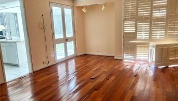 Palms Inc condo # 708, Honolulu, Hawaii - photo 4 of 11