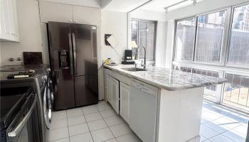 Palms Inc condo # 708, Honolulu, Hawaii - photo 6 of 11