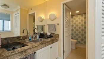 Royal Garden At Waikiki condo # 1705, Honolulu, Hawaii - photo 4 of 18