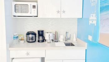 Aloha Surf Hotel condo # 903, Honolulu, Hawaii - photo 4 of 11