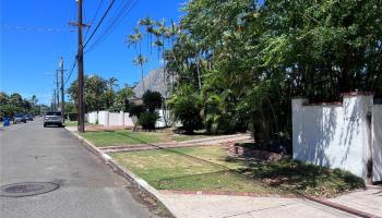 4526  Aukai Ave Kahala Area, Diamond Head home - photo 3 of 12