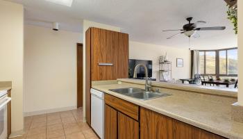 Country Club Plaza condo # 1409, Honolulu, Hawaii - photo 6 of 23