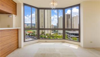 Country Club Plaza condo # 718, Honolulu, Hawaii - photo 5 of 25