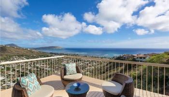 5365 Poola St Waialae Iki, Diamond Head home - photo 1 of 13 5365 Poola St Waialae Iki, Diamond Head home - photo 1 of 13