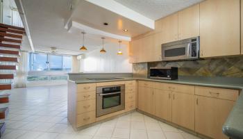 555 University Ave Honolulu - Rental - photo 3 of 18