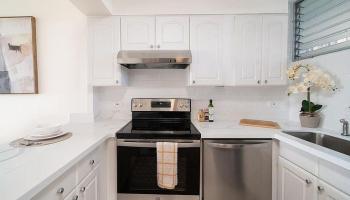 555 University Ave Honolulu - Rental - photo 1 of 14