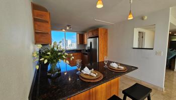 Ala Wai Plaza Skyrise condo # 800, Honolulu, Hawaii - photo 4 of 20