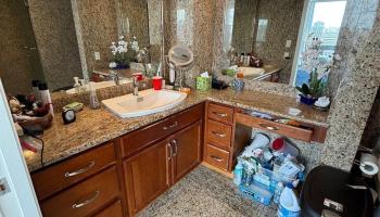 Royal Iolani condo # 2506, Honolulu, Hawaii - photo 4 of 22