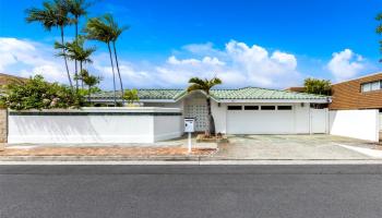 675  Kaumakani St Luna Kai, Hawaii Kai home - photo 3 of 25