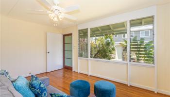 691 Kihapai Street Coconut Grove, Kailua home - photo 4 of 22 691 Kihapai Street Coconut Grove, Kailua home - photo 4 of 22