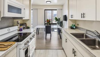 Harbor Square condo # 1704, Honolulu, Hawaii - photo 3 of 25