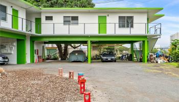 708 Olokele Ave Honolulu - Multi-family - photo 3 of 24