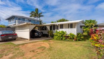 708 Oneawa Street Coconut Grove, Kailua home - photo 2 of 9 708 Oneawa Street Coconut Grove, Kailua home - photo 2 of 9