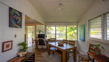 708 Oneawa Street Coconut Grove, Kailua home - photo 4 of 9 708 Oneawa Street Coconut Grove, Kailua home - photo 4 of 9