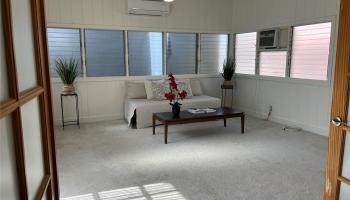 710  Hausten Street Moiliili, Honolulu home - photo 6 of 15