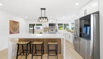 7203  Opaekaa Street Mariners Valley, Hawaii Kai home - photo 4 of 25