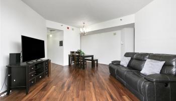 Imperial Plaza condo # 806, Honolulu, Hawaii - photo 1 of 12
