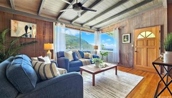 730  Ahuwale Street Aina Haina Area, Diamond Head home - photo 2 of 22