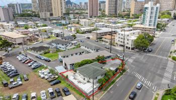 781  Isenberg Street Moiliili, Honolulu home - photo 2 of 5