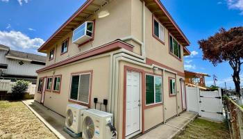 821  Momolio Street Liliha, Honolulu home - photo 3 of 23