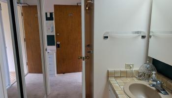 Makaha Valley Towers condo # H629, Waianae, Hawaii - photo 4 of 7